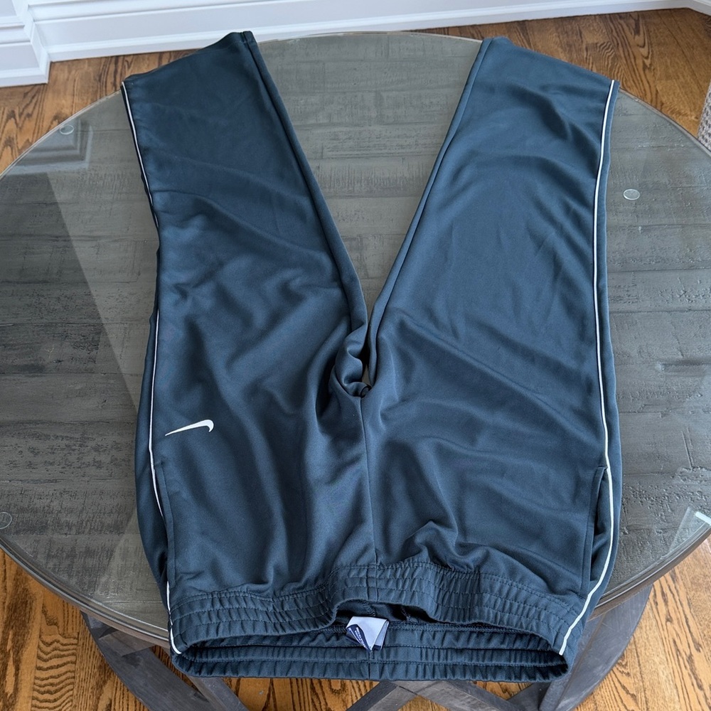 Nike Men's Dark Gray Joggers with White Trim. Embroidered logo. Size M - Picture 6 of 9